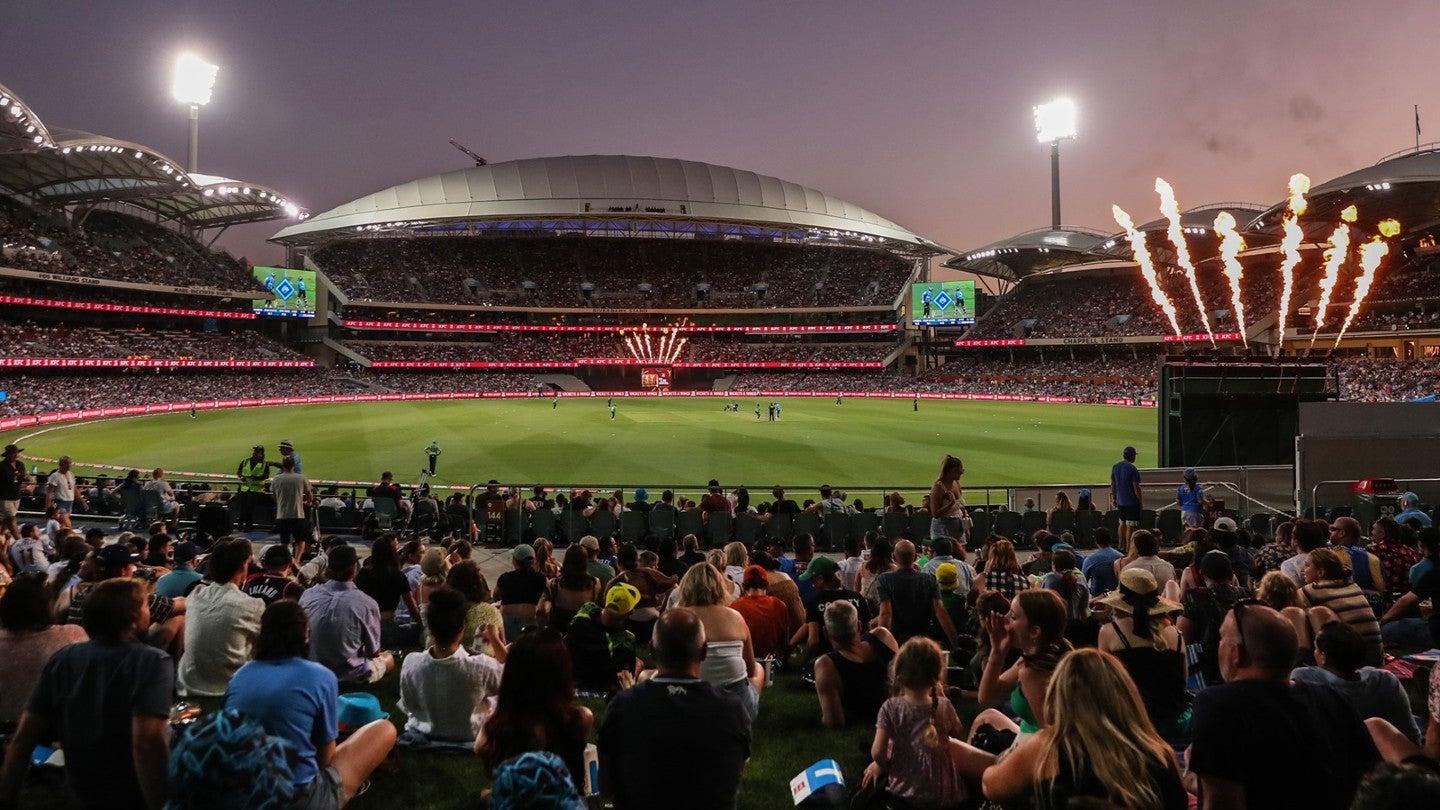 Cricket Australia shortens BBL as part of new $1bn domestic rights deal with Seven, Foxtel