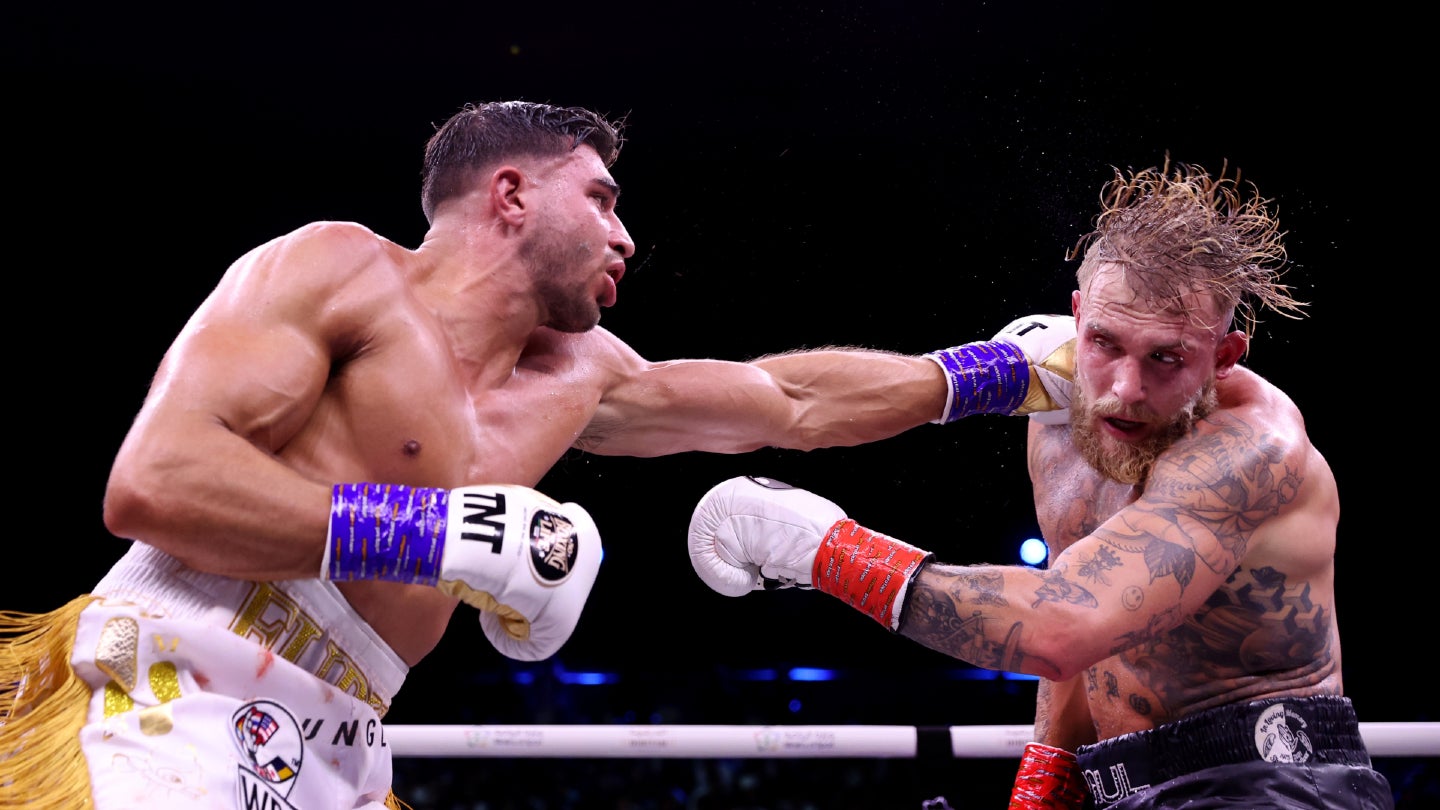 Competitors battle it out in alternating rounds in the ring and on