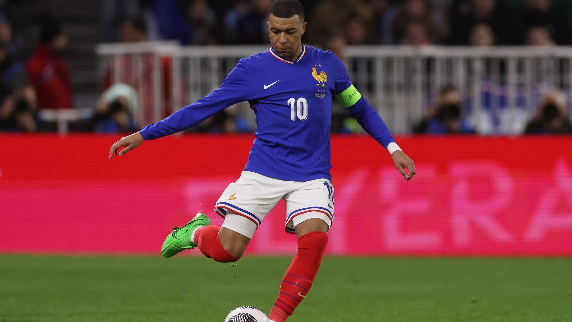 Sportswear giants set to battle as FFF kit supplier tender goes 
