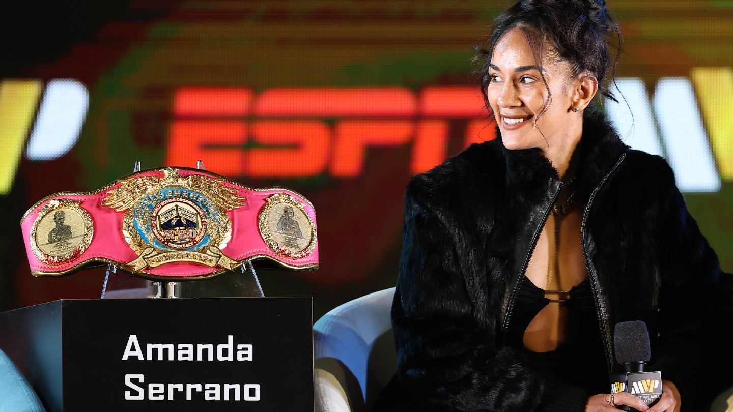 Amanda Serrano vs. Lucrezia Manzur championship boxing match.